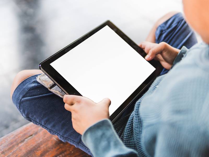 3C萤幕改用「黑屏模式」就不伤眼睛？ 眼科医师正解