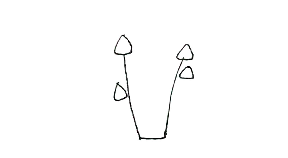 步骤2：上面画上一些圆润的三角形上。