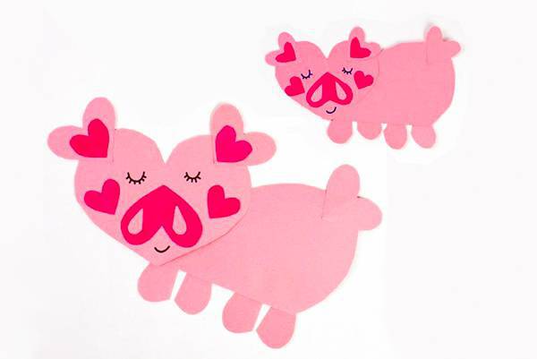 心形贴纸可爱小猪贺卡制作方法