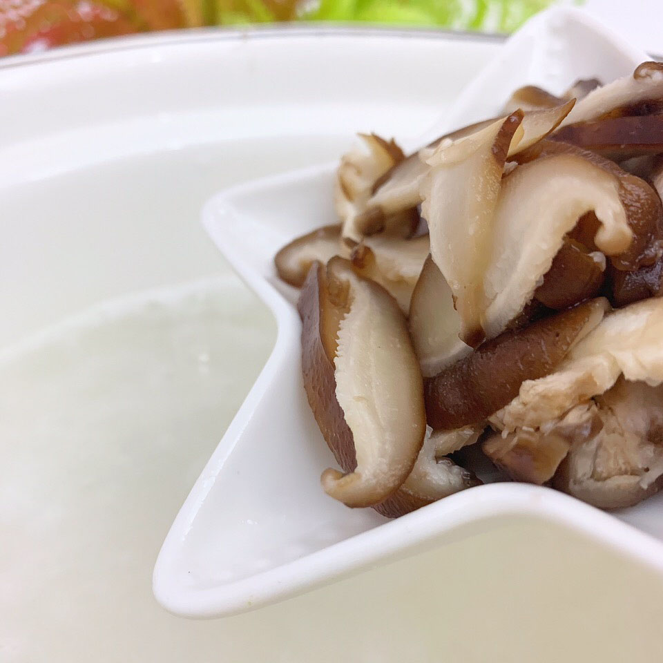 加适量水、加香菇煮粥。