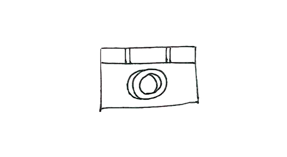 步骤4：里面画上一段弧线，另一边再画上一段弧线作为厚度。