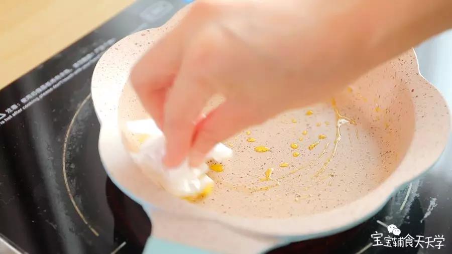 锅里涂薄薄一层油