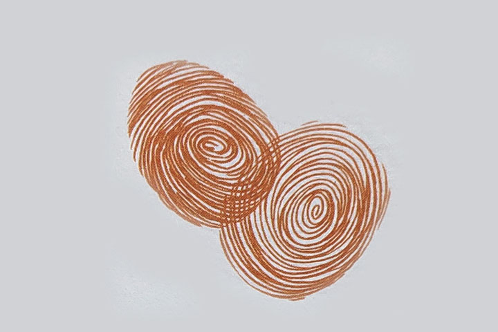 步骤2：印一个倒着的指印。