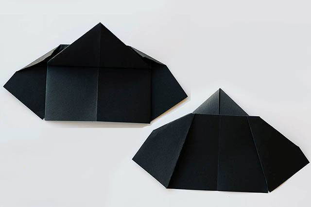 步骤7：将折叠下来的尖角向上翻折三分之二的高度。然后纸张再次翻面。