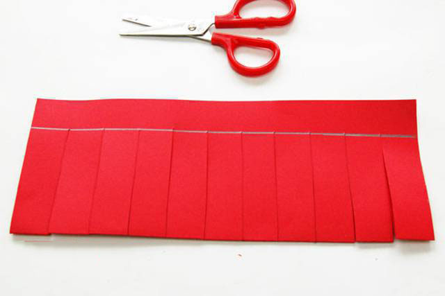 步骤6：从一端剪到另一端为止。