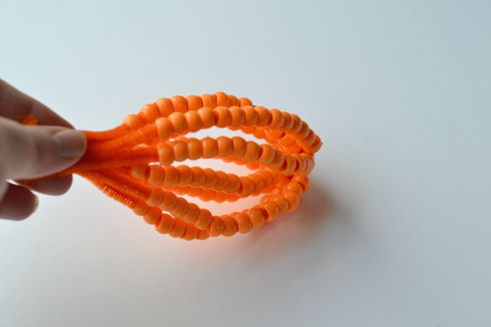 步骤4：将所有“腿”拉在一起。