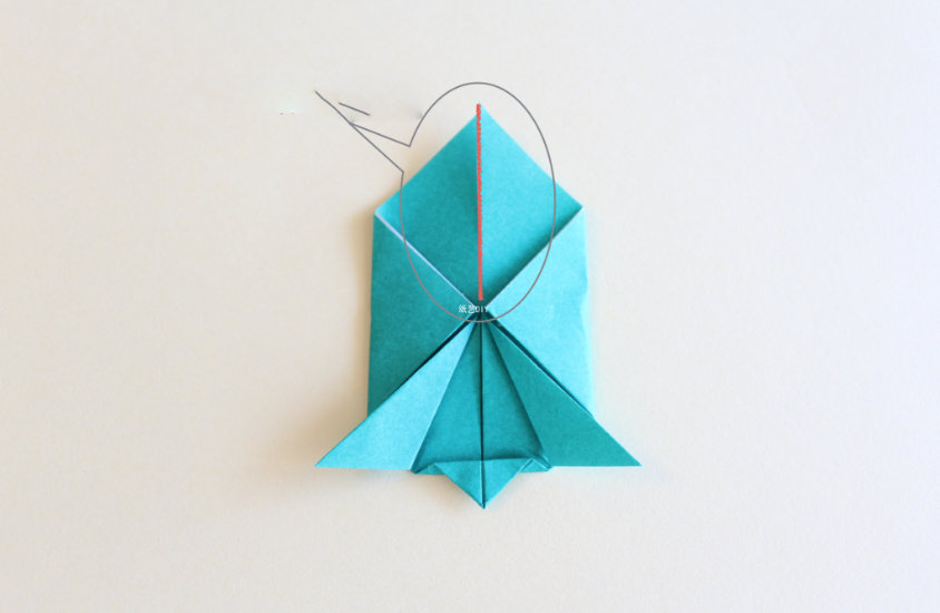 步骤7：将其图中的红色实线剪开。