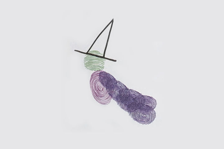 步骤2：先用指尖印一个圆形的指印作头，再印几个排在一起的指印组合成披风，最后画尖顶帽。