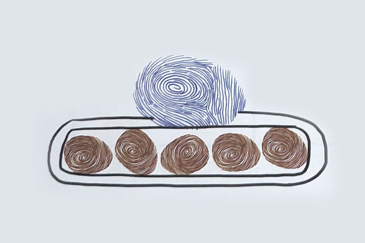 步骤3：画上坦克的履带。