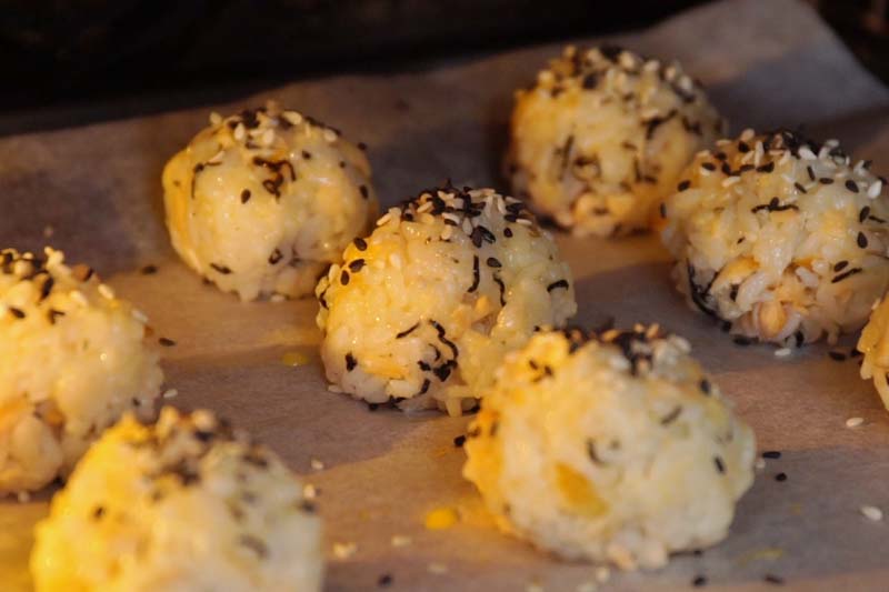 以200度烤20-25分钟即成。