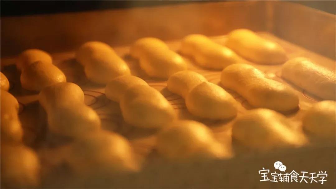 烤箱预热上下火175度，烤15分钟（打开烤箱的热风功能）