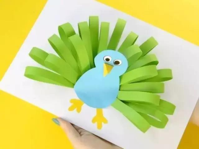 卡纸条孔雀的制作方法