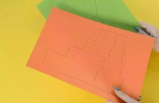 步骤1：画出如图模板并裁剪出外部轮廓