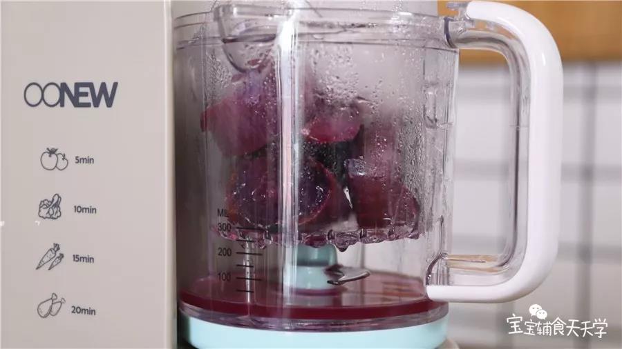 紫薯放进辅食机蒸煮20分钟