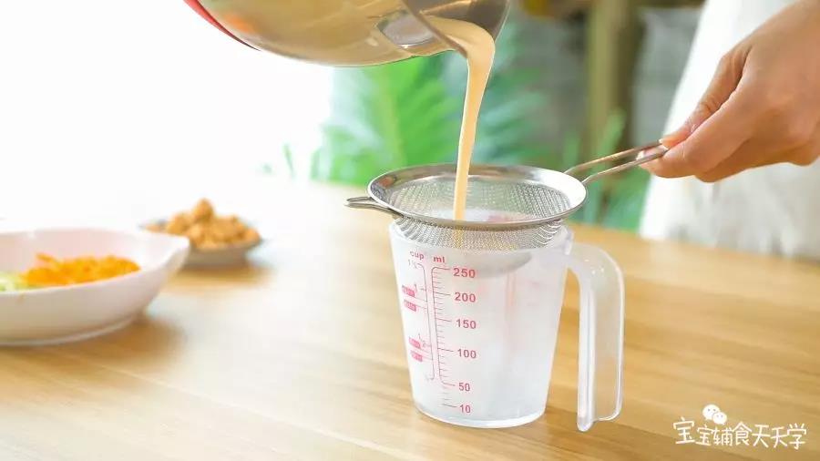 第5步：面糊过筛一遍，备用