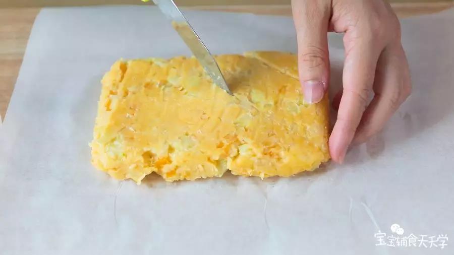 冷水上锅后蒸20分钟后取出脱模切块食用