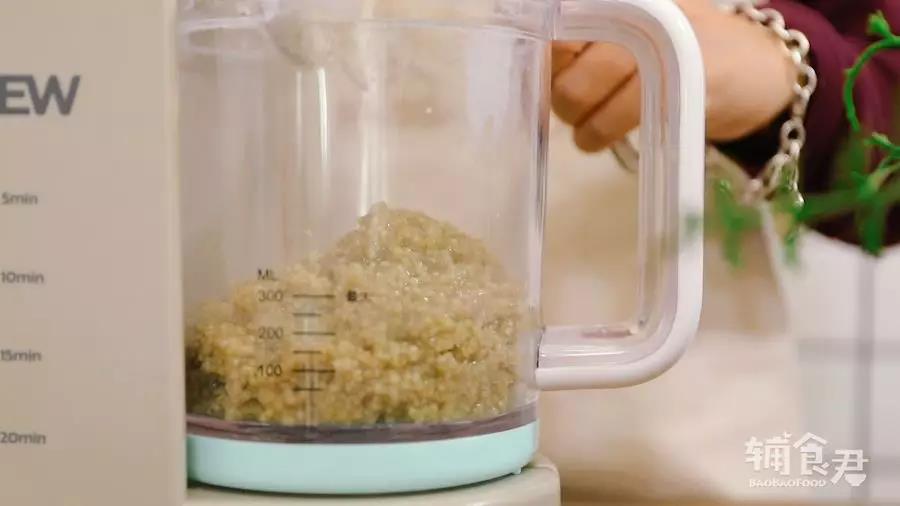 捞出绿小米沥干水分，放入搅拌机