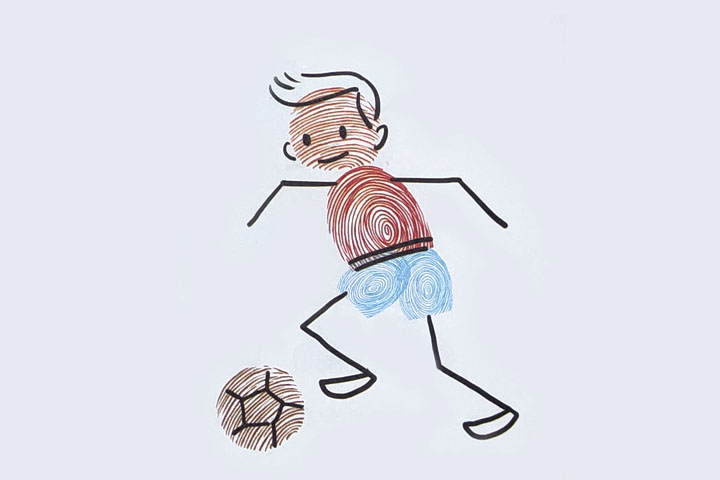 踢足球的人手指画画法