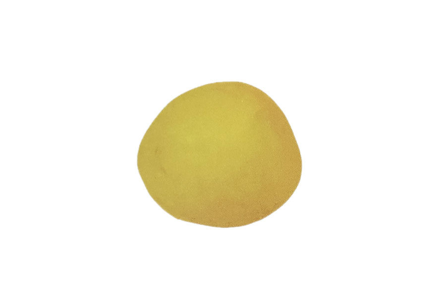 步骤1：搓一个黄色椭圆，一头稍粗。