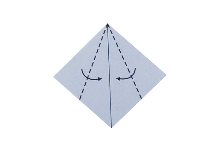 步骤2：沿谷线折叠。