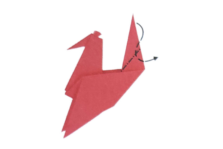 步骤10：沿峰线向内翻折。