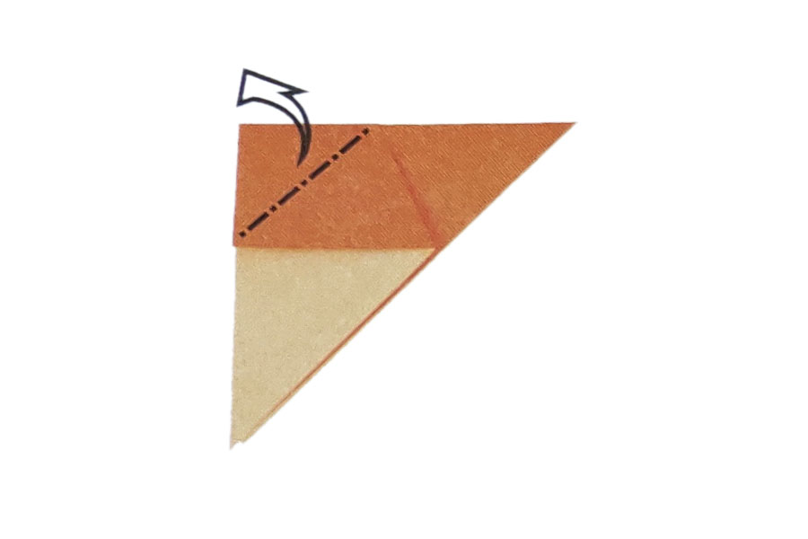 步骤4：将第一层沿峰线朝箭头方向拉起，压平。