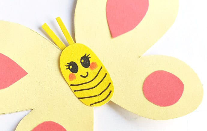 步骤4：在蝴蝶身体头部粘贴上蝴蝶的触角就完成了。