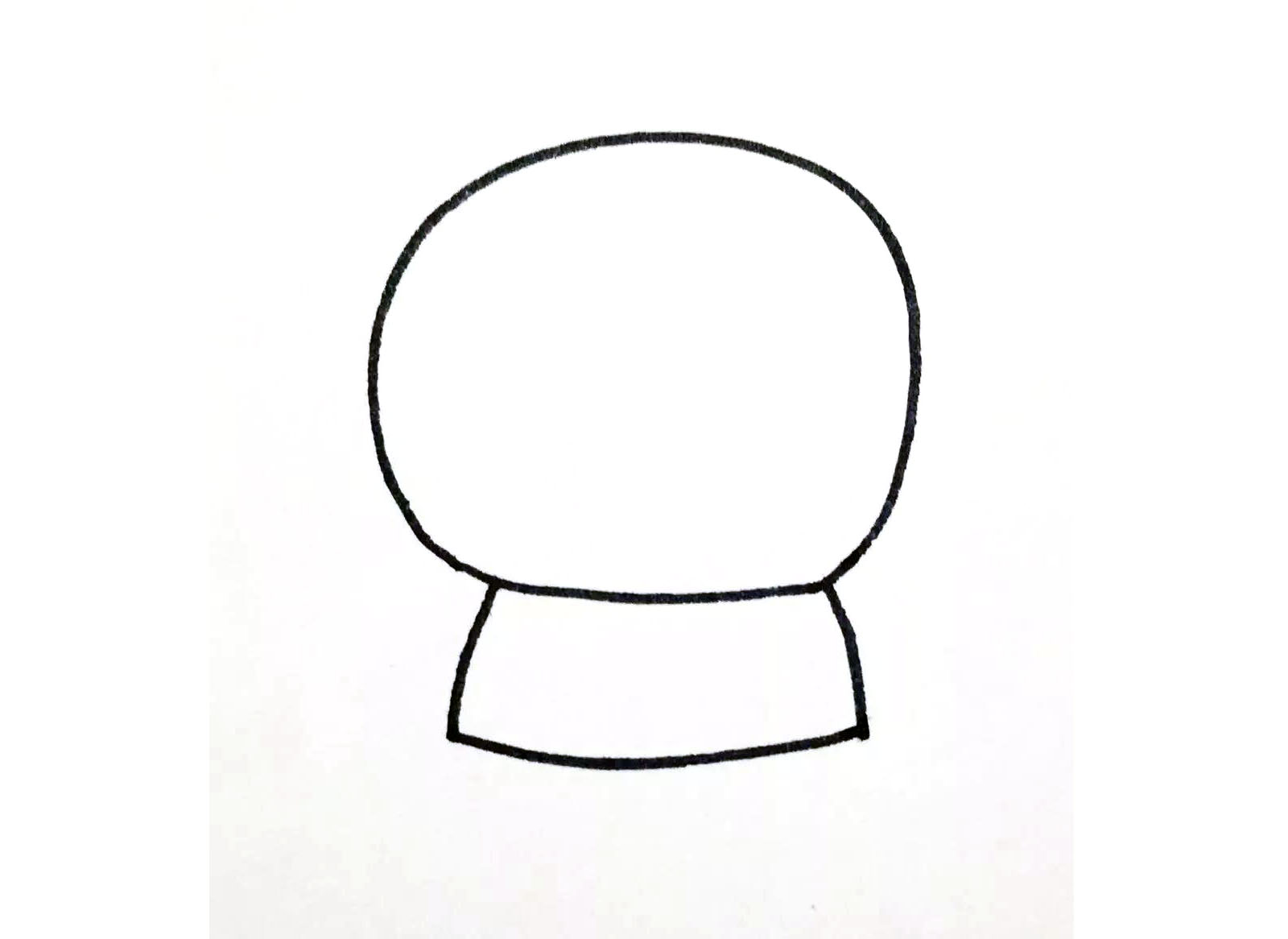 步骤1：首先画出水晶球的大概轮廓。