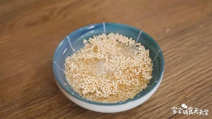 藜麦提前浸泡  藜麦含有天然的皂苷，是它天然的“保护衣”，浸泡就可以去除了，味道也会更好