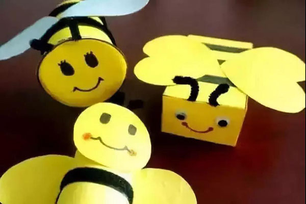 用牛奶盒制作蜜蜂