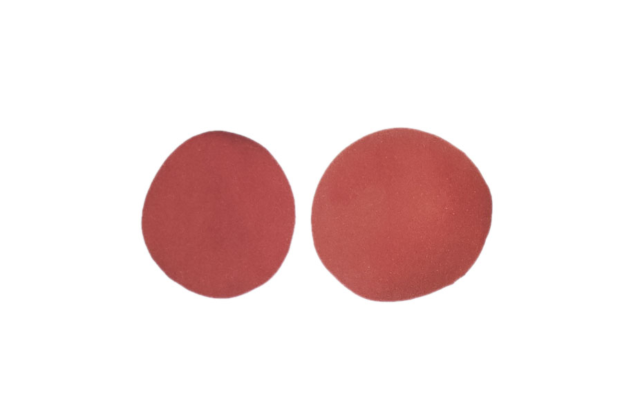 步骤1：搓两个红色圆球。