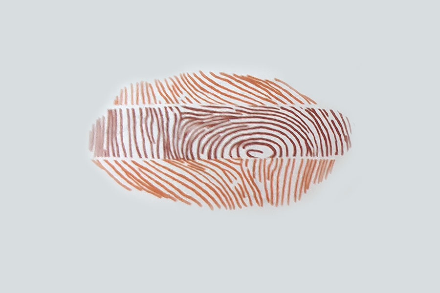 步骤3：在中间的空白处印一个遮住两边的长形的指印。