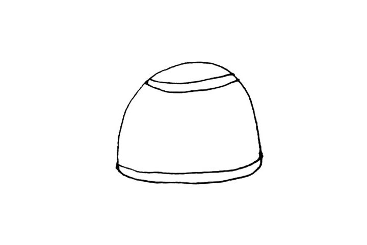 步骤2：在椭圆上面，画上两条弧线作为壶盖，椭圆下面也画上一条的弧线作为厚度。