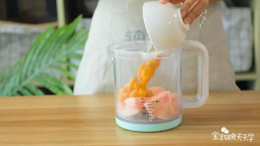 第4步：鹰嘴豆、水蜜桃放入搅拌机