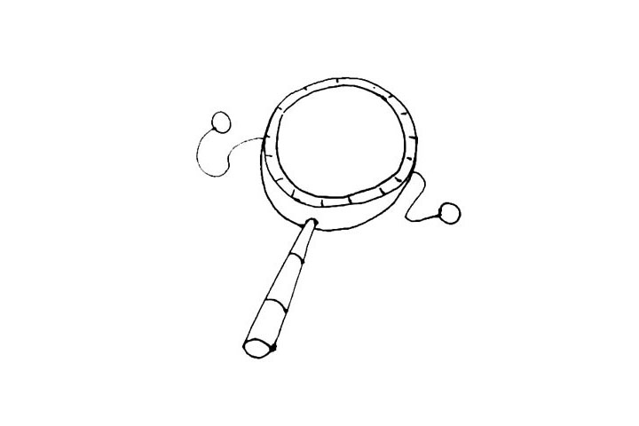 步骤5：在圆形的两边，画出去两条曲线，并在末端画上一个圆形，作为击打的小球。