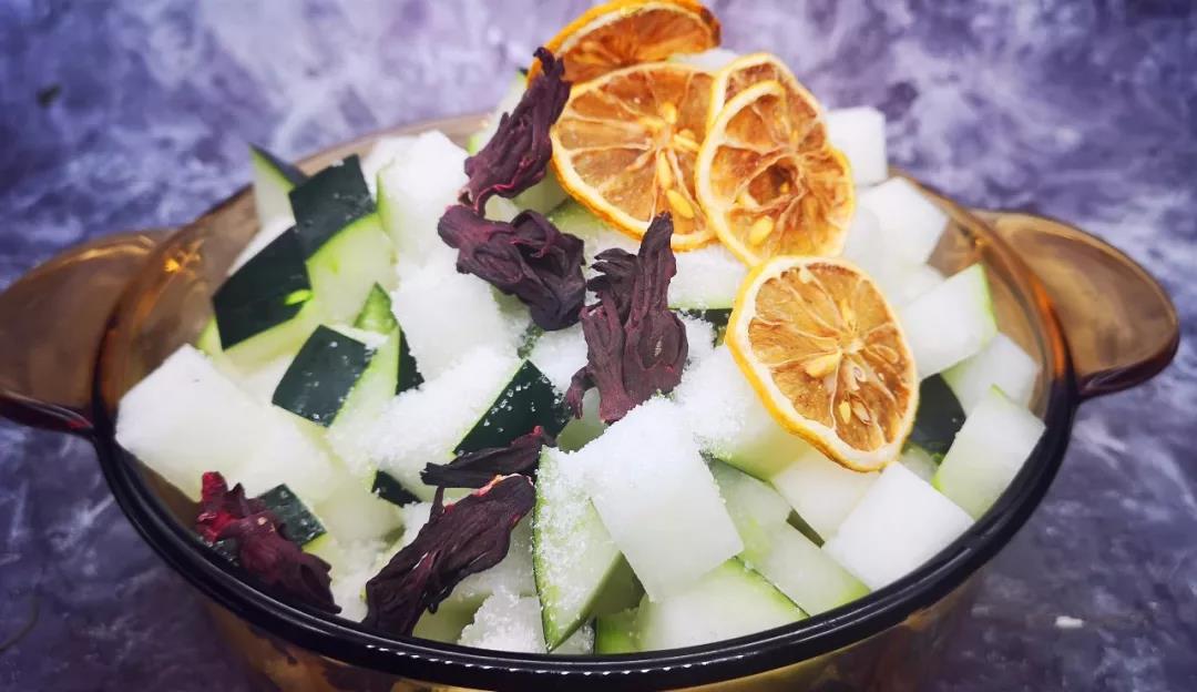 冬瓜和洛神花、柠檬一起准备好