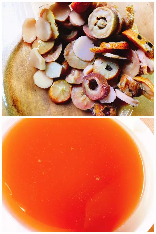 用滤网过滤汤汁准备饮用。