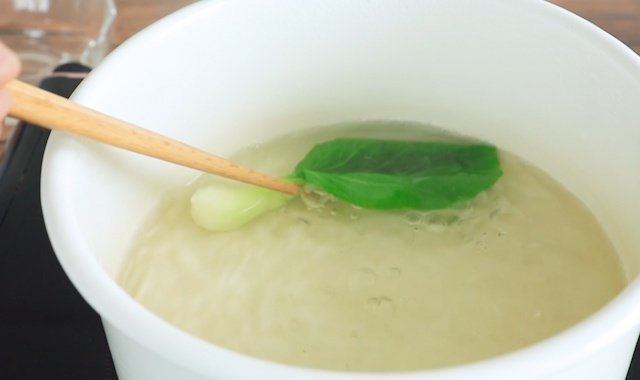 上海青焯水，可以去除蔬菜中的草酸。