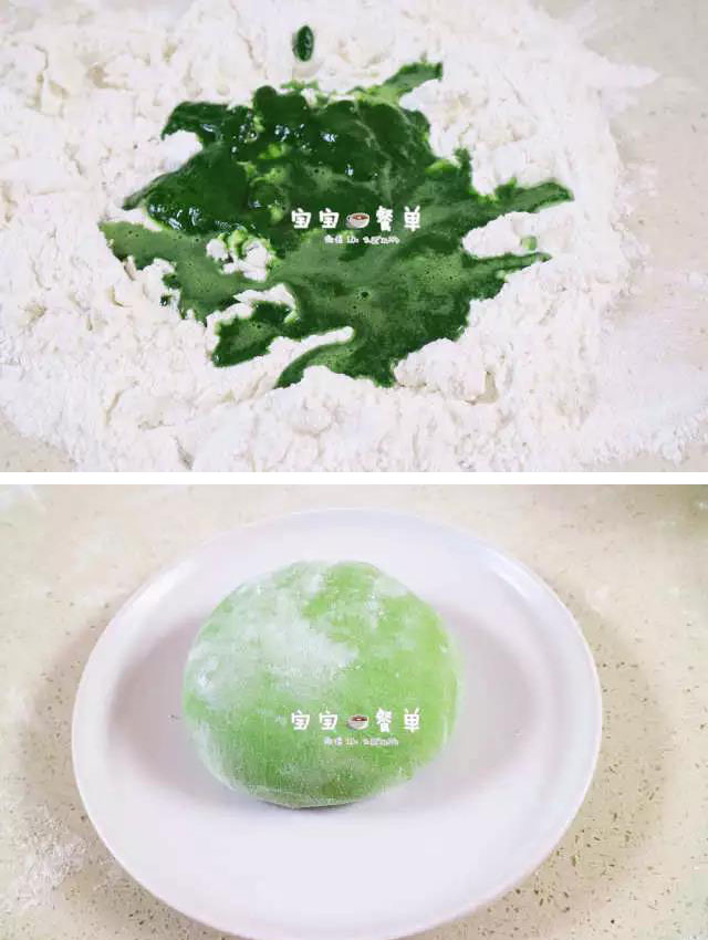 絮状面团后加入菠菜泥汁上色揉成面团。 PS：菠菜可以用其他菜泥汁代替，例如紫甘蓝泥。