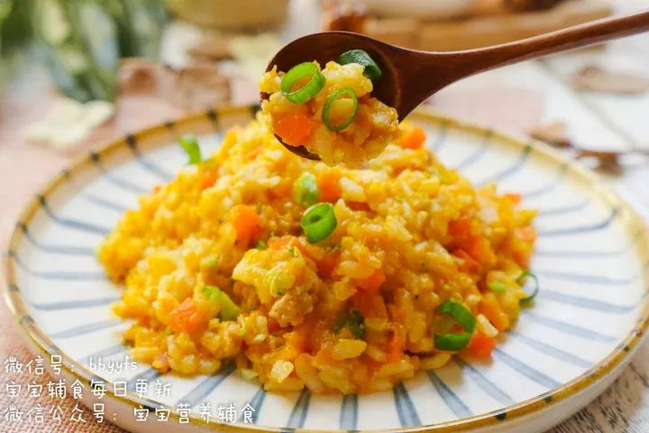 第17步：再撒上点翠绿的葱花，剩饭也妥妥的变成了大餐呀！