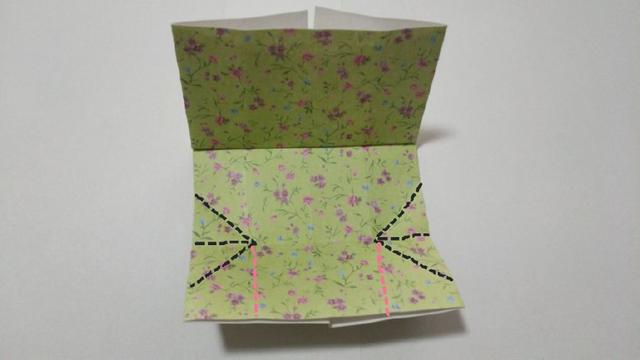 步骤10：小角折好之后，把纸张打开，折痕如下图。