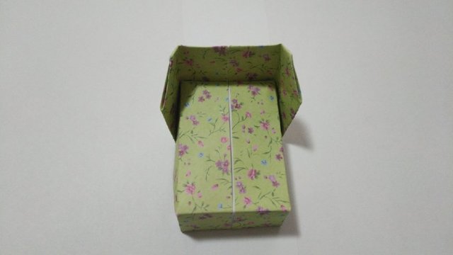 步骤17：翻到正面来，这样，一个简单漂亮的迷你公主床就做好啦，是不是很简单呢？