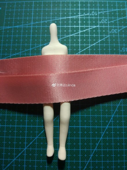 步骤1：人偶身体部位过于逼真，就不给大家展示了。