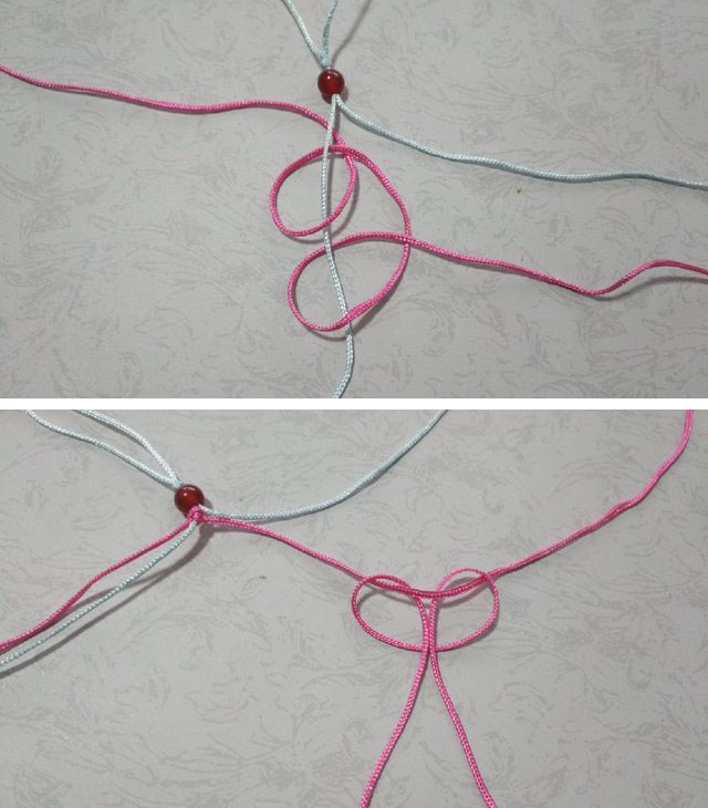 步骤4：然后再取1根120cm的粉色线当绕线，把粉色线压在蓝色线的底部，然后粉色线绕着蓝色的线打斜卷结，斜卷结的做法是打2个一样的结，注意看图片，就是把粉色线绕着轴线蓝色线从上往下绕一个圈，然后从圈底下穿到上面来，拉紧，接着再重复打一个一样的圈就好了，这个是斜卷结的打法，记住了哈。