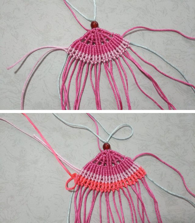 步骤20：然后再接着粉色绕线绕着轴线再打一排斜卷结。下图是绕好斜卷结的样子。