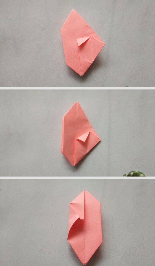 步骤12：5个角全部对折好了之后，先把角展开，然后把大三角的顶端小角往下对折2次。最后把这个小角塞到最右边的三角里面。