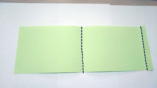步骤1：准备材料：这一次我们 需要准备一张长方形的纸，我直接把A4纸裁剪了一半，具体长度我也没量，嘻嘻，你们也不用太在意长度，就准备差不多的长方形就可以啦，然后看我的图片，先把纸张的最右边预留出5mm到1cm的宽度，然后剩下的纸张对折，折出中间的折痕。