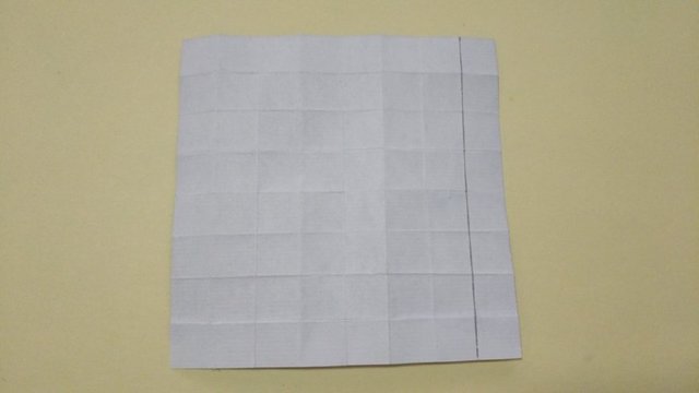 步骤5：接着来讲一下双子座星座符号折纸教程，还是同样的准备一张正方形纸，对折出8乘8的小正方形格子，然后把最右边第二道折痕画出来，沿着实线把右边的纸张往左对折。
