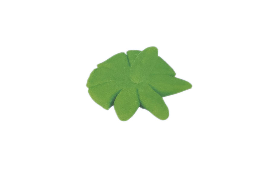 步骤2：捏出绿色草莓蒂。