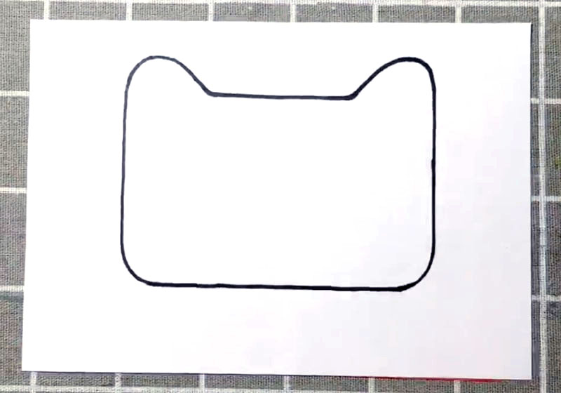 步骤1：先画出带两只耳朵的四方形边框轮廓。